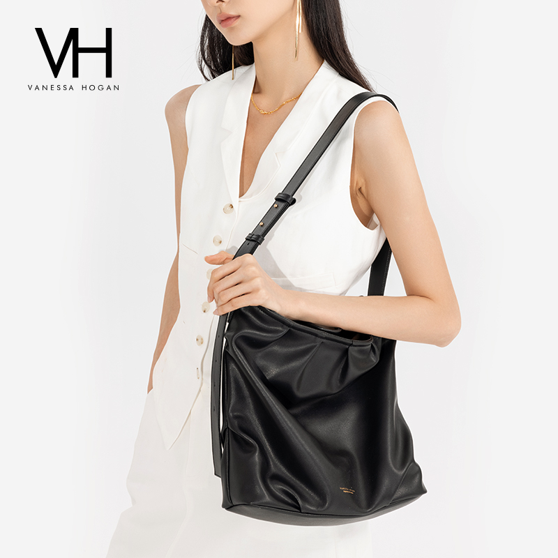 VH女包柔柔水桶包简约百搭斜挎包