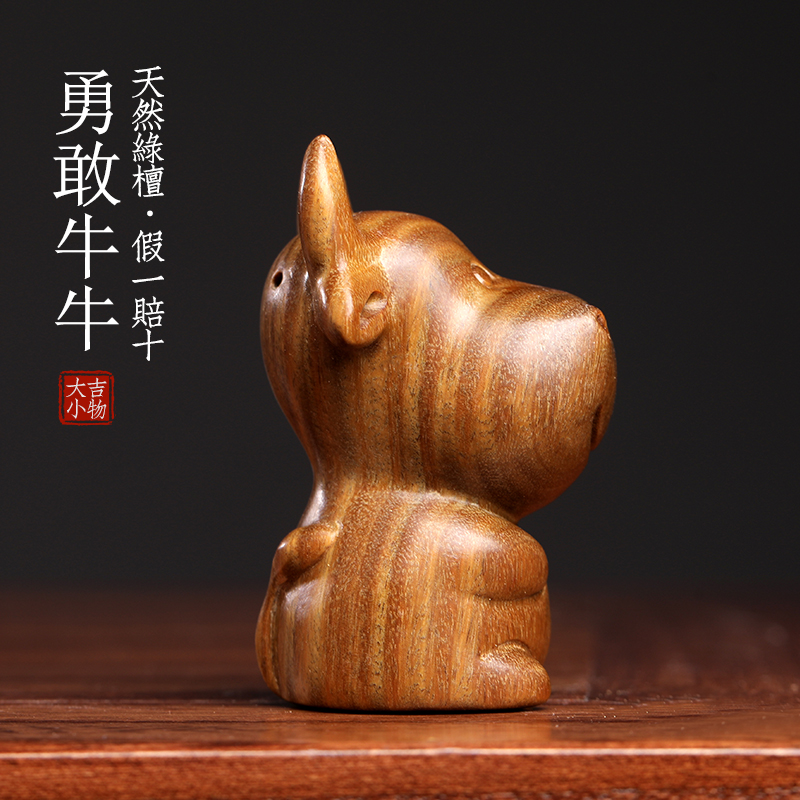 天然绿檀木雕生肖牛勇敢牛牛摆件牛转乾坤手把件手工文玩桌面摆件