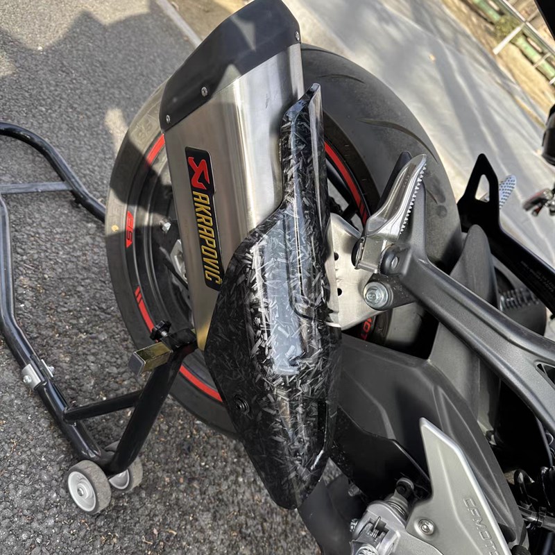 春风450SR改装排气保护罩 消声器护罩排气管隔热盖碳纤维纹排气盖