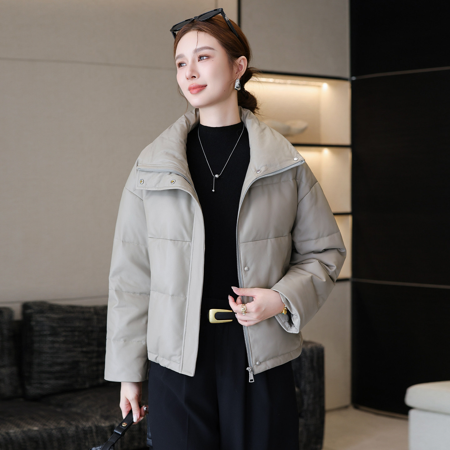 真皮羽绒服女2025冬季新款时尚休闲海宁绵羊皮面包领皮衣外套短款