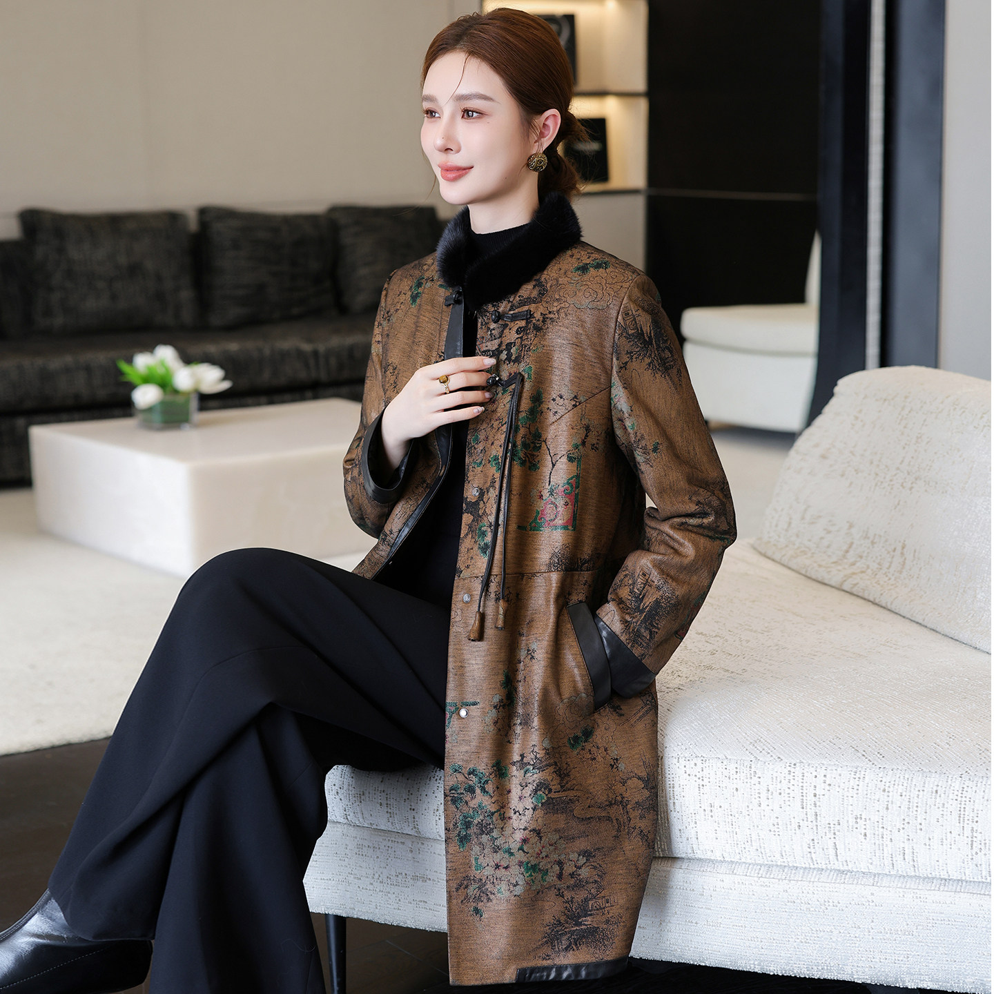 海宁真皮羽绒服女2025新款印花国风水貂立领绵羊皮衣外套显瘦中长