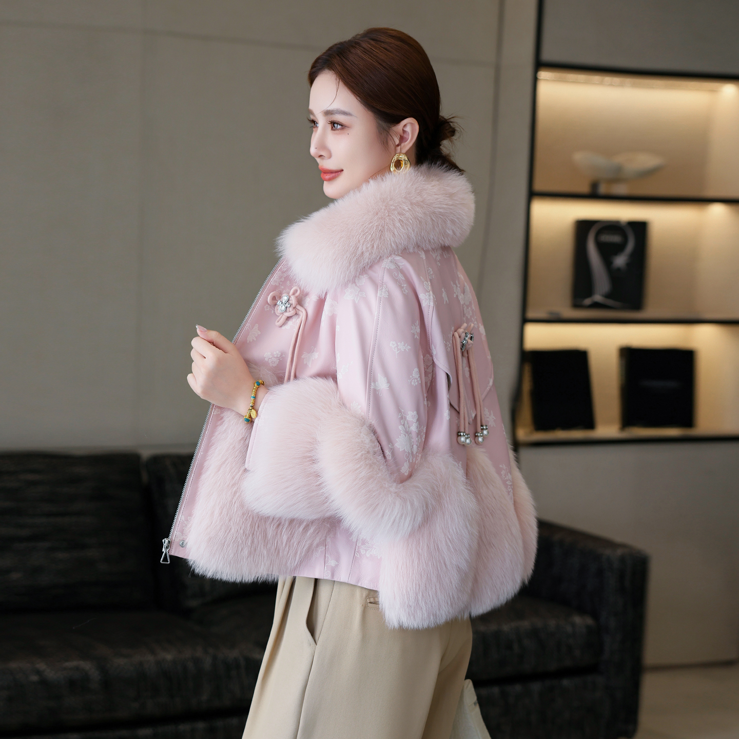 新中式狐狸毛拼接真皮羽绒服女