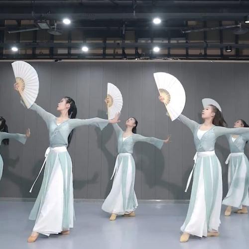 阿里郎纯白舞蹈扇跳舞扇纸面书生影时候朝鲜族舞蹈