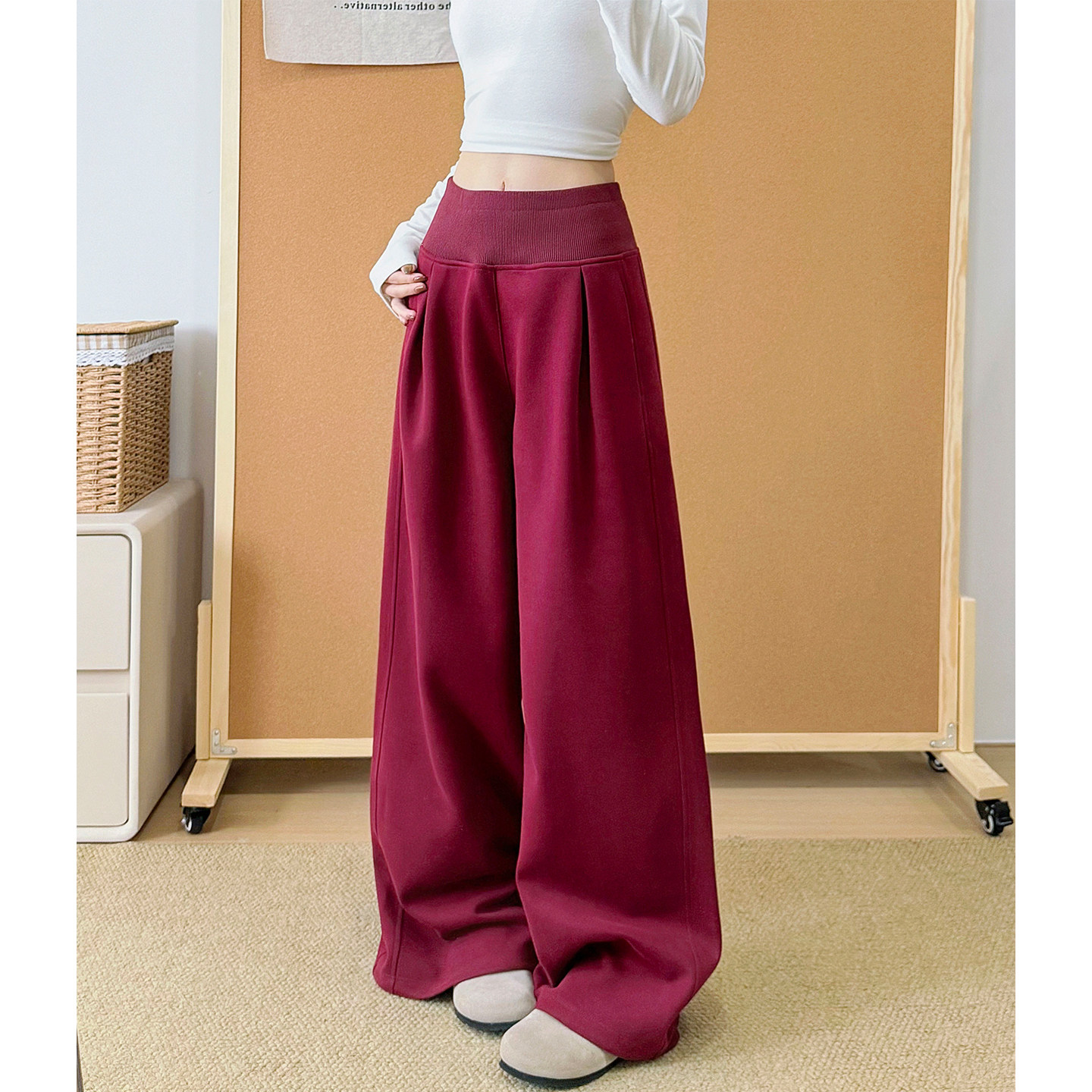 酒红色美式运动裤女秋季2026新款设计感收腰高腰宽松阔腿休闲卫裤