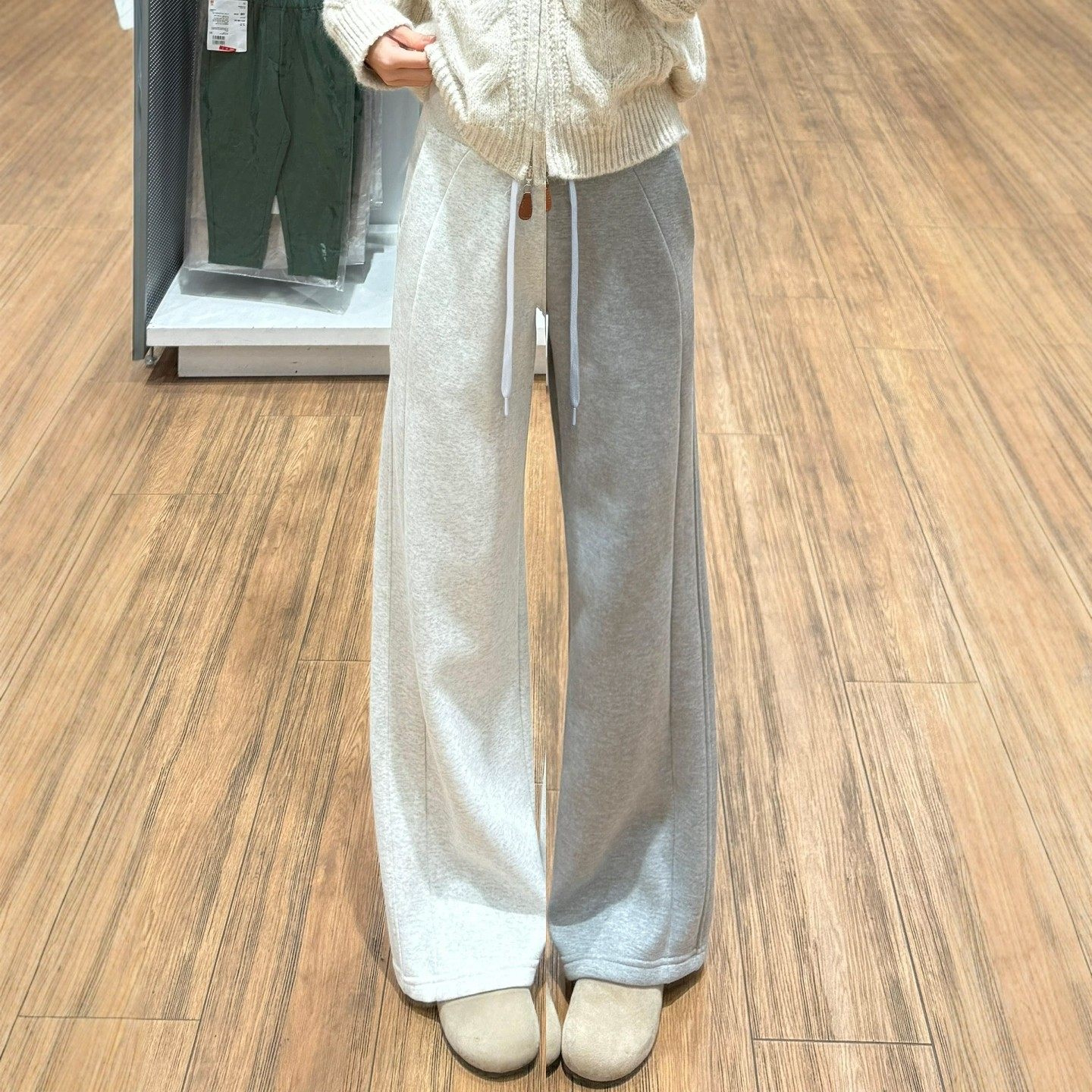 白灰色运动裤女款小个子2026新款休闲直筒香蕉卫裤加绒弯刀阔腿