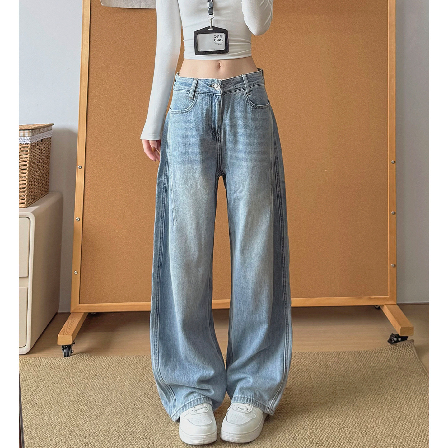 浅蓝色弯刀阔腿牛仔裤女2026秋季新款小个子宽松高腰显瘦直筒裤子
