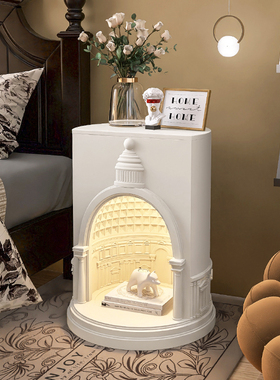 艺术城堡床头柜高级感卧室落地摆件床边储物柜带灯一X体家居装饰