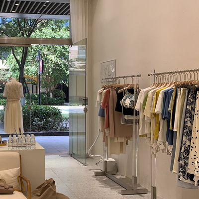 服装店陈列架女装店落地式透明亚克力水晶正挂不锈钢挂衣杆展示架