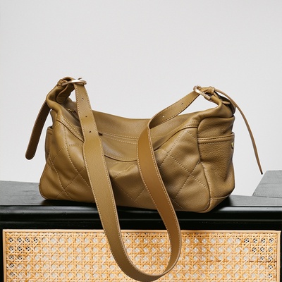 秋冬新款热销通勤托特包大容量斜挎包拉链菱格感轻奢真皮女包