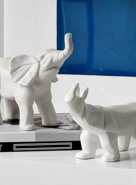 北欧现代简约大象犀牛动物摆件陶瓷创意客厅电视柜酒柜家居装饰品