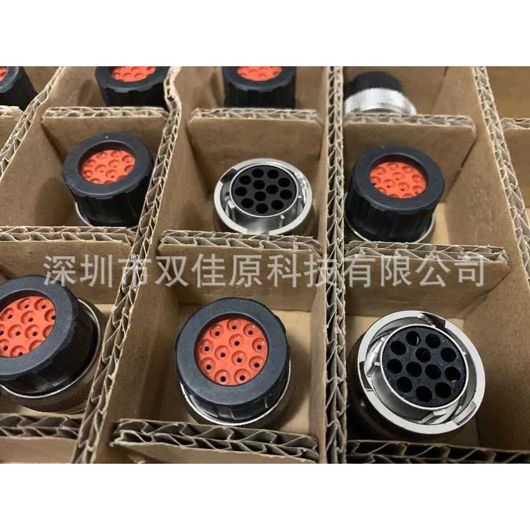 RT061412SNHEC03 Amphenol安费诺圆形汽车连接器12芯母插头 - 实物图