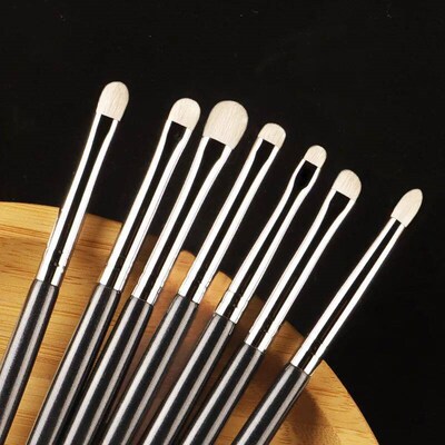 1pc Whte  Har Eyeshadow Makeup brushes Small Smudge Precson
