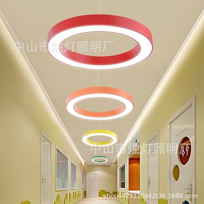 幼儿园教室走廊空心圆吸顶灯彩色圆环装饰造型灯饰游乐园卡通吊灯