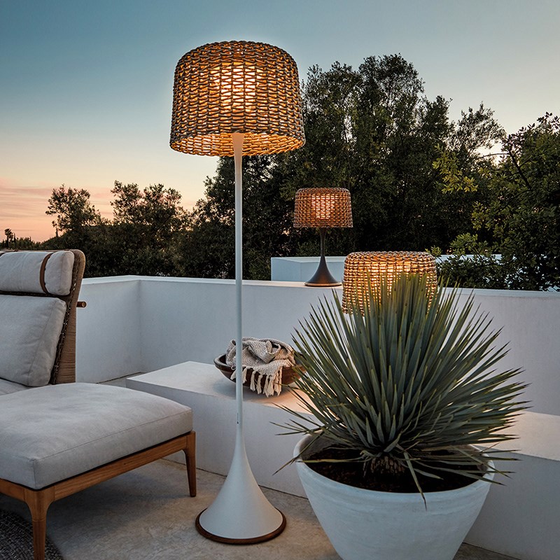 户外灯庭院灯太阳能别墅花园草坪灯防H水阳台装饰落地灯室外氛围