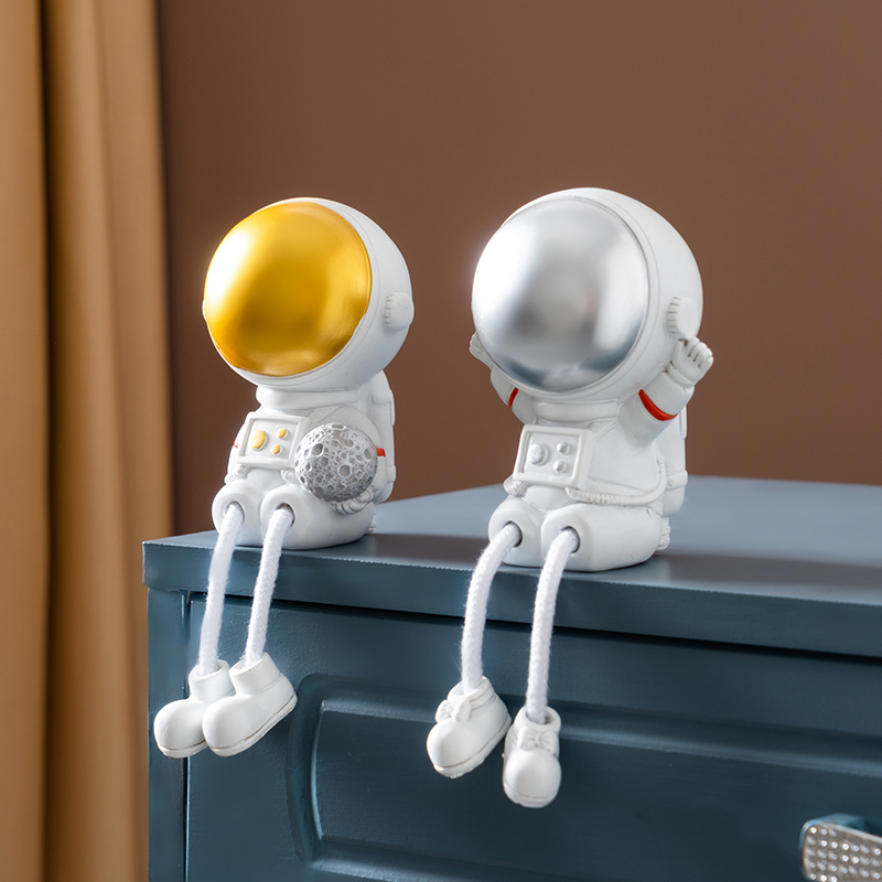 可爱吊脚娃娃摆件家居创意客厅酒柜小宇航员房间卧室置物架装饰品