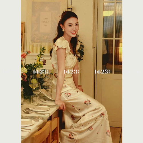 1423【茶歇午后】泡泡袖复古碎花长裙小众设计感波点法式连衣裙