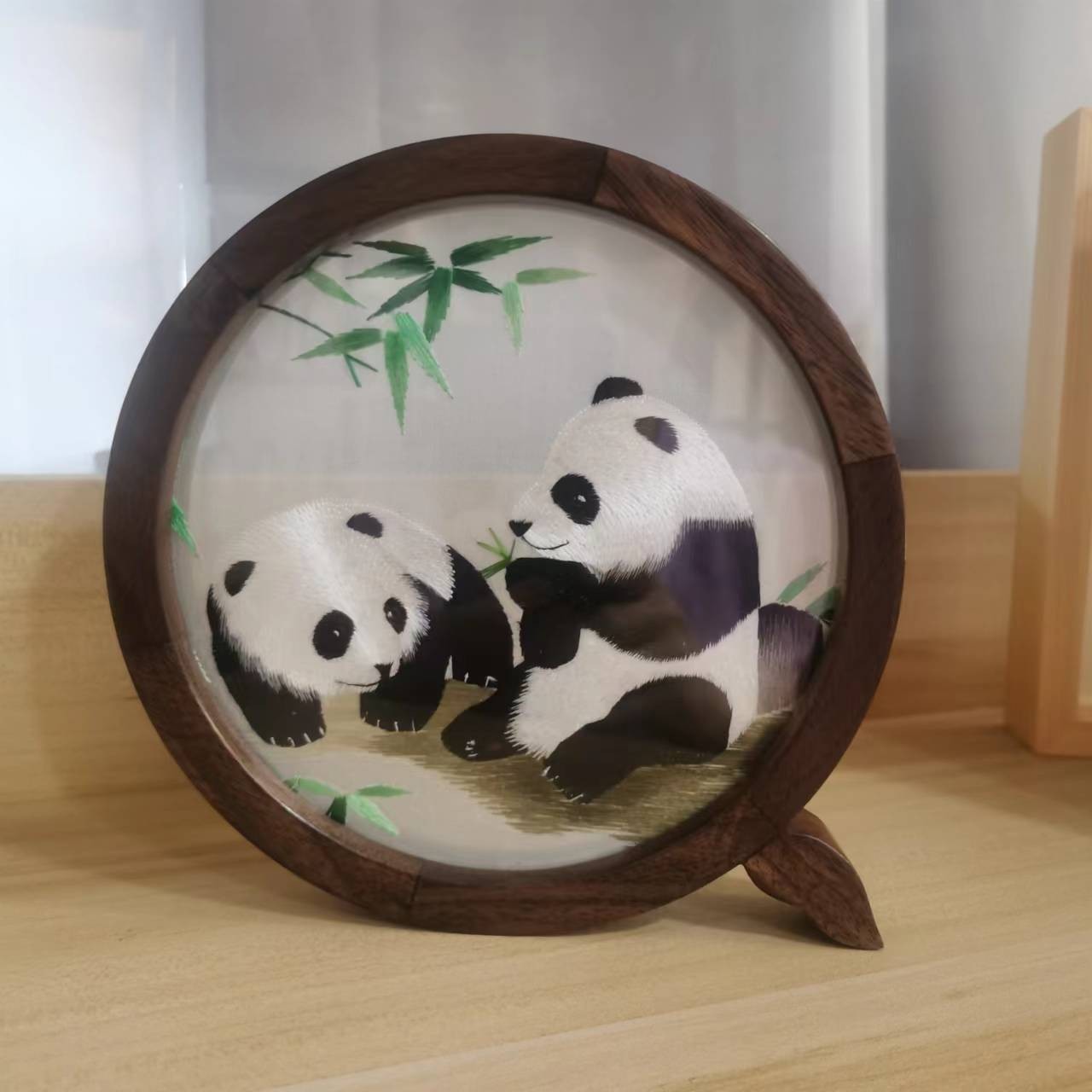 蜀绣Q版双面绣熊猫手工刺绣蜀绣熊猫摆件中国风特色代表性礼物