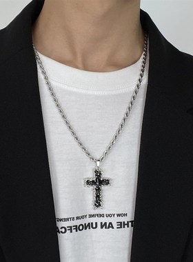 欧美嘻哈十字架吊坠男士项链男潮牌小众设计毛衣链暗黑风男生配饰