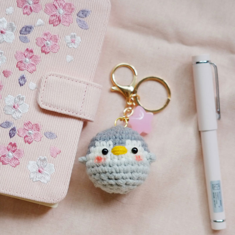 四月手作毛线钩针DIY手工打发时间小胖纸企鹅蛋袋材料包钥匙圈扣