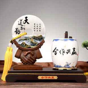 合作共赢送客户办公室桌面创意装饰笔筒握手摆件商务高档礼品文台