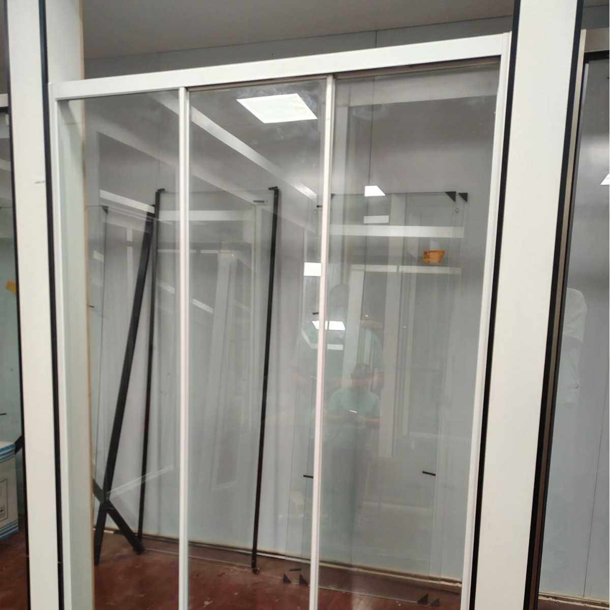 出口格鲁吉亚一字型淋浴房定制白色全包框淋浴玻璃隔断干湿分离