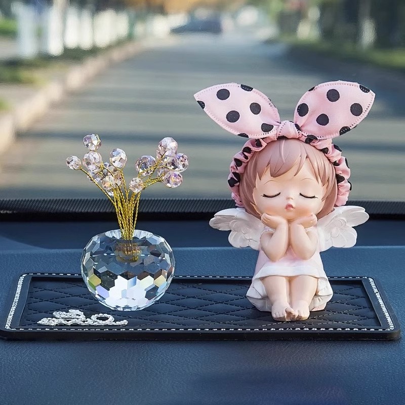 高端车载中控台摆件汽n车内装饰品车用创意个性2024新款女神车饰