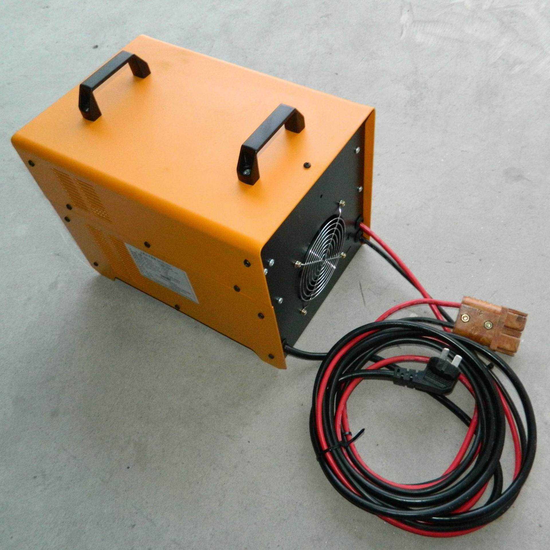SN施能CZB5C-E24V30A铅酸电瓶充电机 低速车用电瓶充电器 24V电池