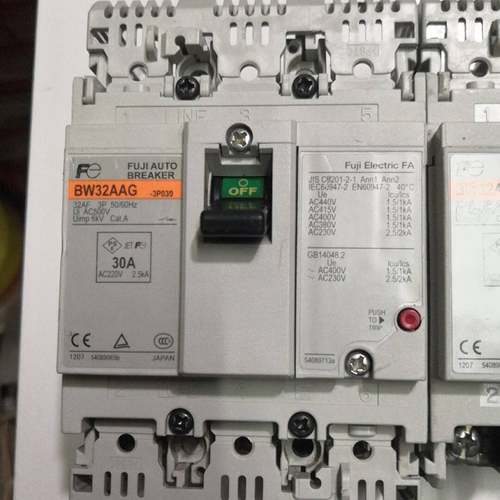 【议价】BW32AAG 3P 5A20A30A富士塑壳断路器
