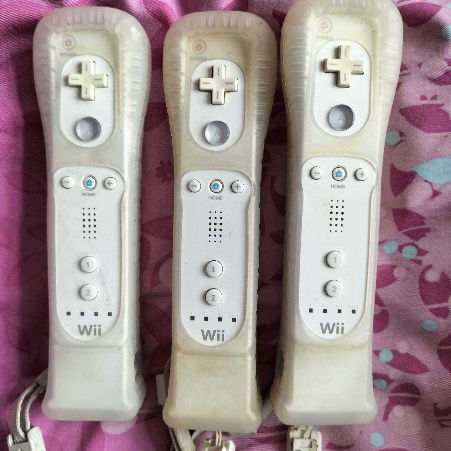 议价wii 原装手柄 直柄 功能正常。带加速器，