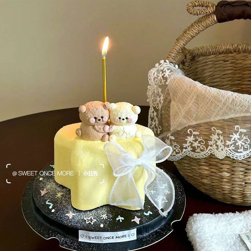 网红小红书抱抱熊蛋糕装饰摆件情侣纪念日卡通可爱甜品装扮插件