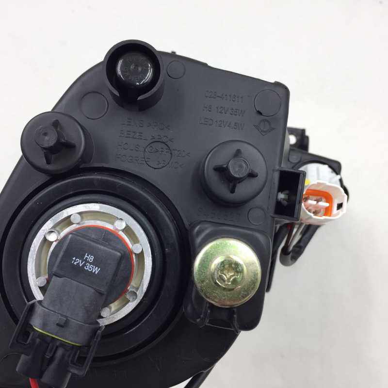 严适用于14-15款宝骏730前雾灯总成LED日行灯左右前保险杠