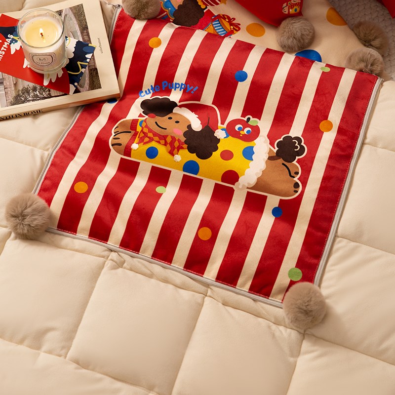 小狗麦琪圣诞新年红色抱枕被子两用加厚枕头被空调折叠Z毯子二合