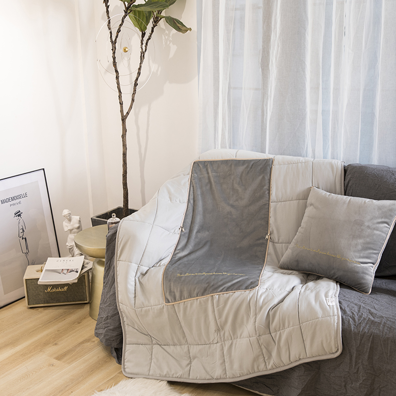 纯色意大利轻奢午休空调毯办公室抱枕被子K两用汽车靠枕沙发车用