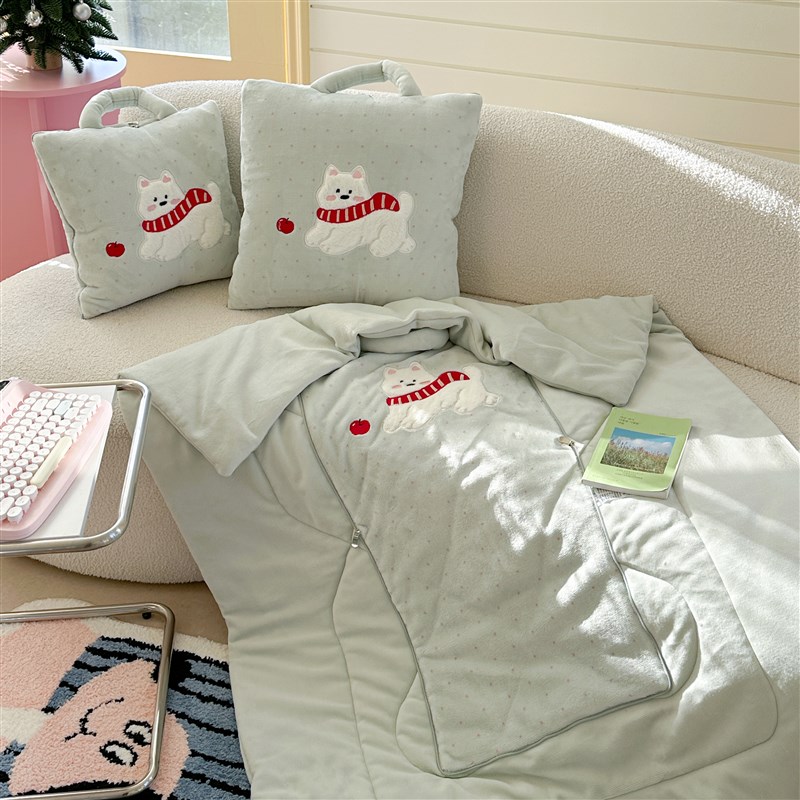 加厚牛奶绒小狗抱枕被子两用办公室客厅J手提午休毯折叠学生靠垫