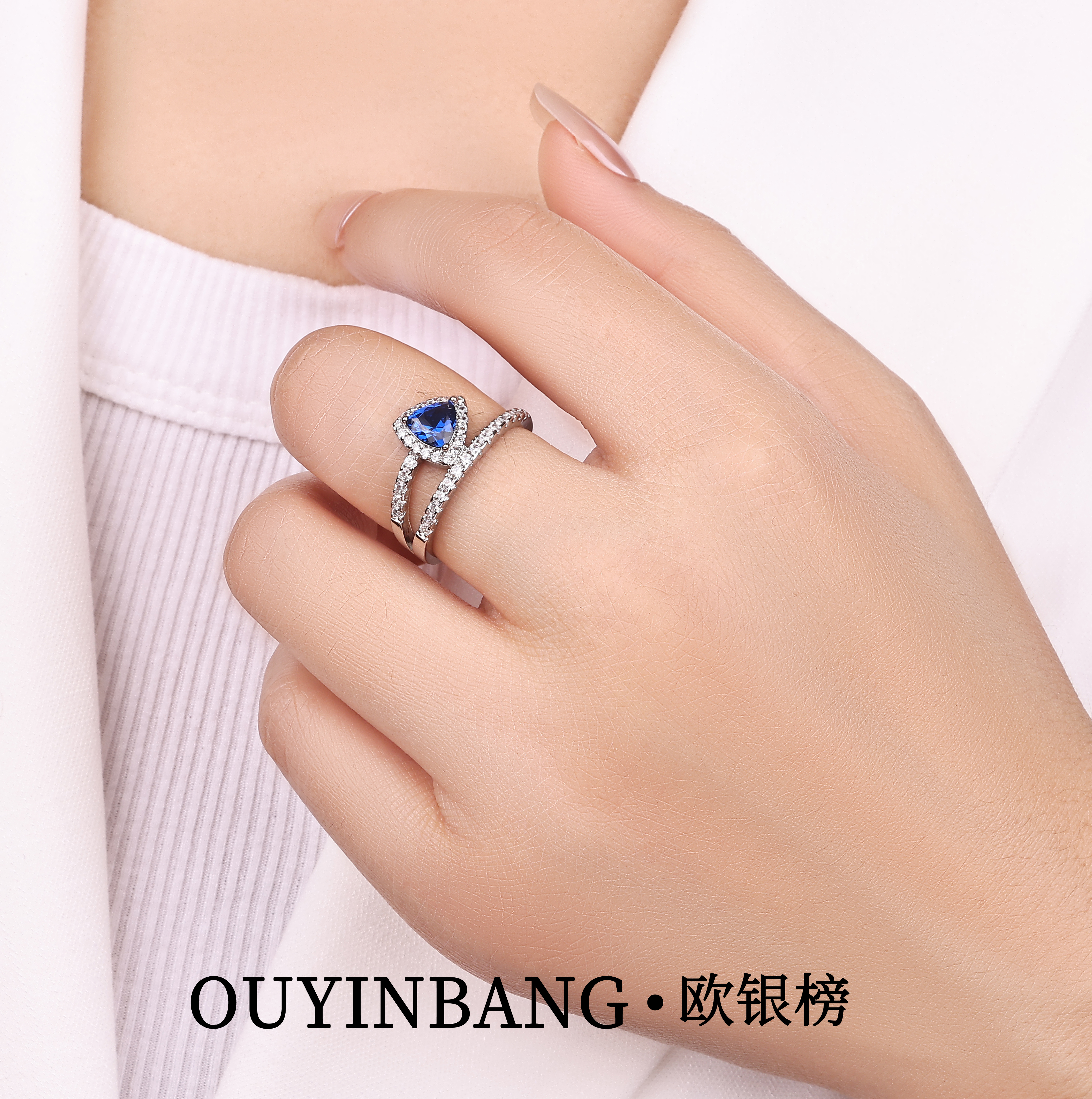 欧银榜铜合金氧化锆精致戒指 蓝色时尚精致轻奢复古蓝色戒指