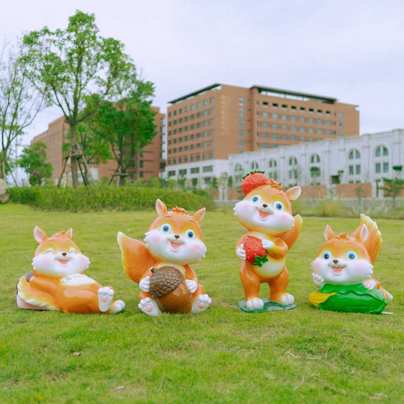 松鼠雕塑玻璃钢公园花园景观休闲卡通动物摆件售楼部草坪座椅美陈