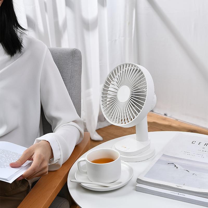 新款台式桌面风扇摇头办公宿舍创意家用小型充电续航超大风力