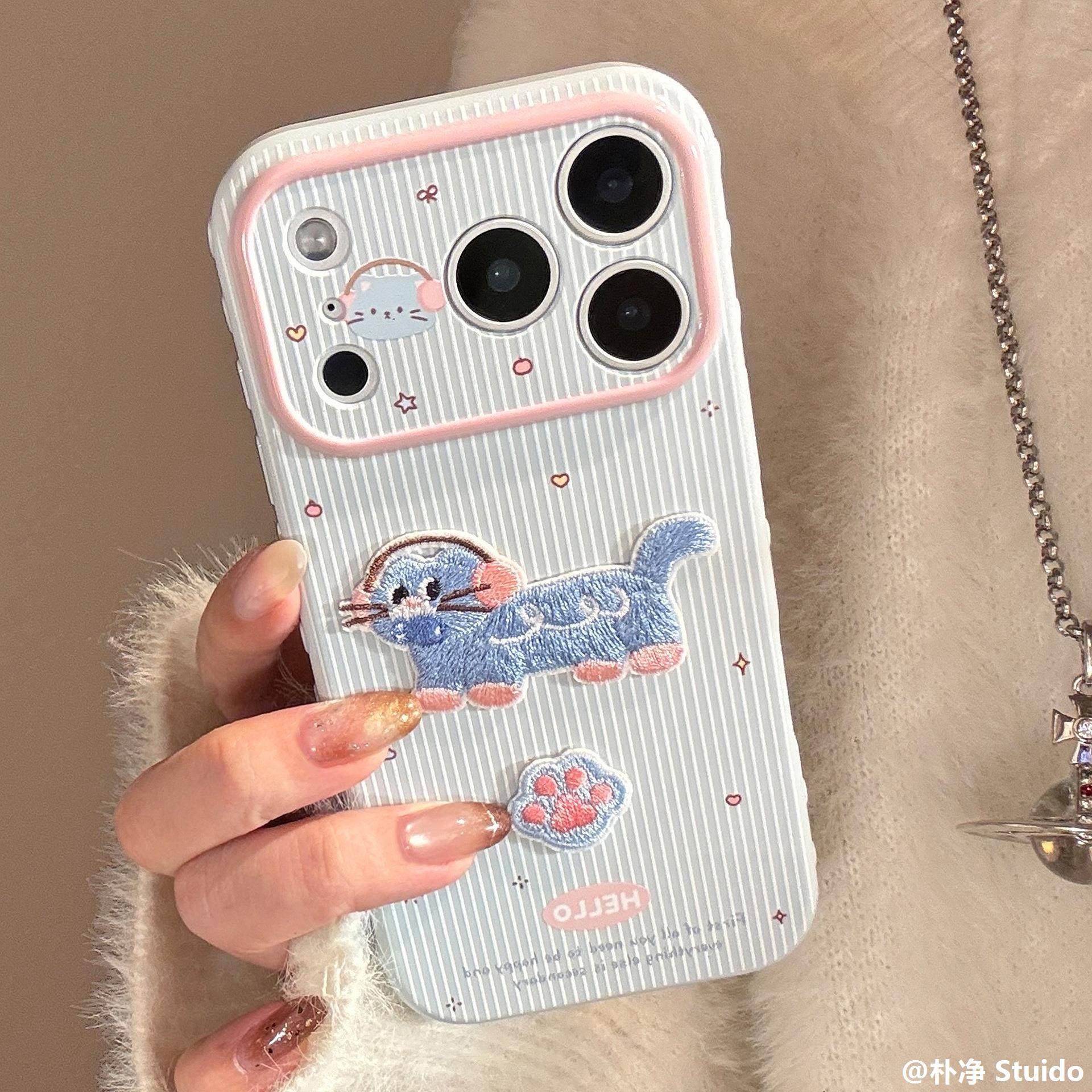 彩条纹猫咪苹果17手机包iphone15适用16promax刺绣卡通14防摔12软