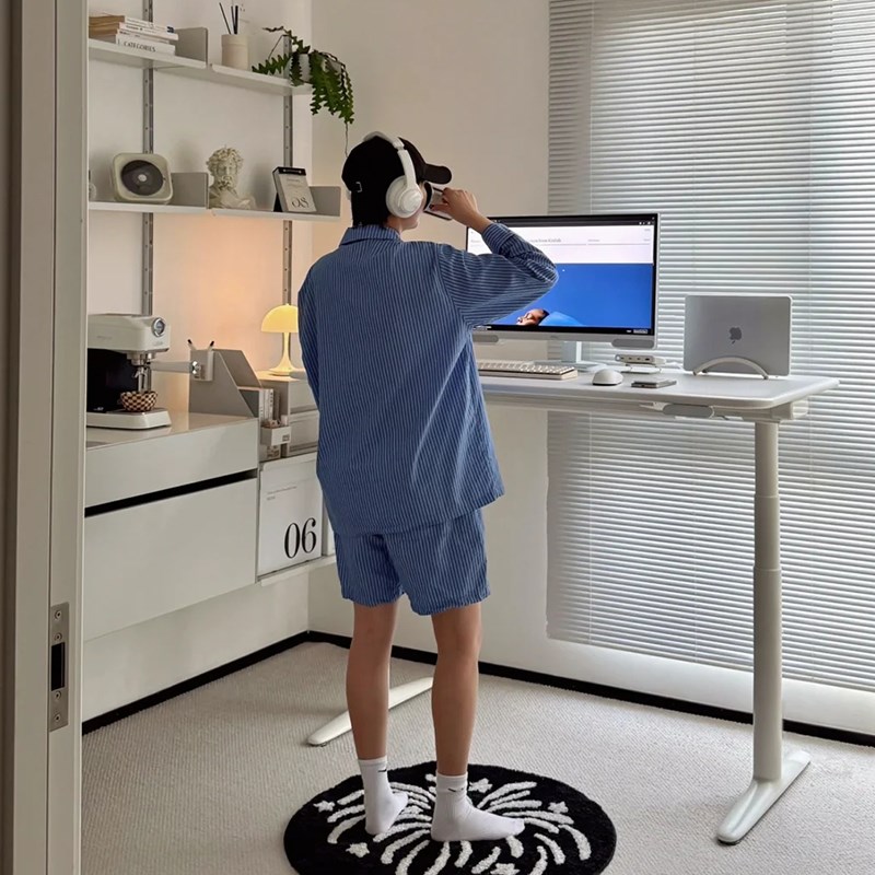 智能电动升降书桌奶油风家用办公书桌设计感高档电脑桌站立工作台