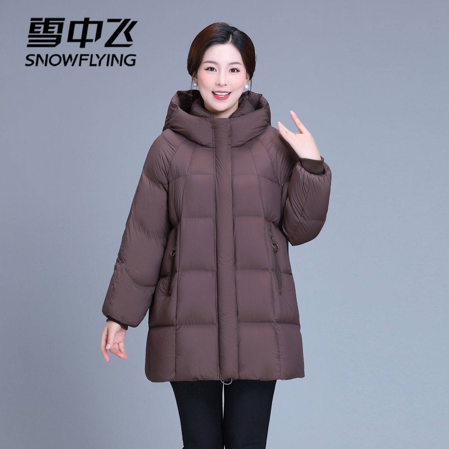 雪中飞冬季短款羽绒服女时尚韩版减龄中年大码妈妈装女外套防寒服