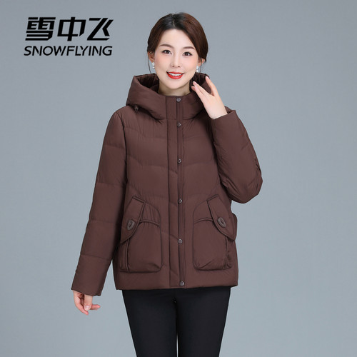 雪中飞冬季短款羽绒服女中老年大码妈妈装保暖女外套防寒服小个子
