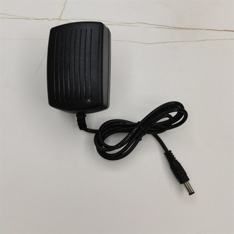 龙想探长微笑鲨型号1004 2003 2004 2006TZ8848 8860投光灯充电器