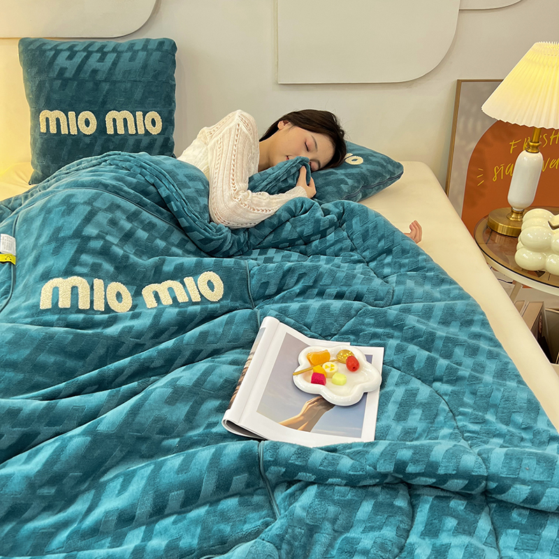 加绒加厚保暖g车内抱枕被子两用办公室午睡枕头二合一新款摺叠冬