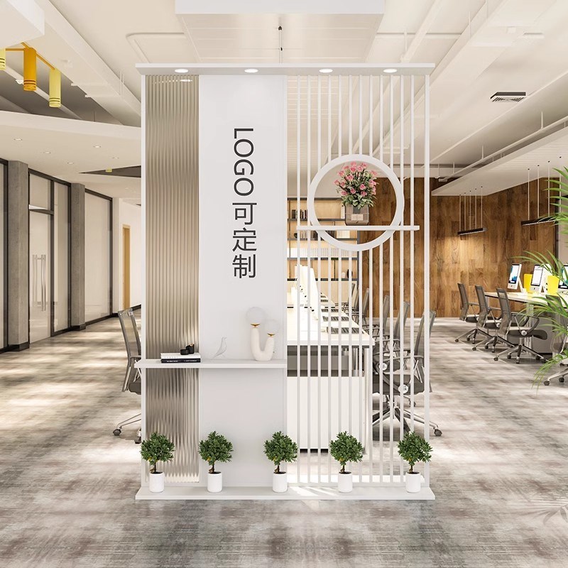 现代铁艺屏风玻璃隔断靠墙办公室落地式形象装饰入户玄.关移动前