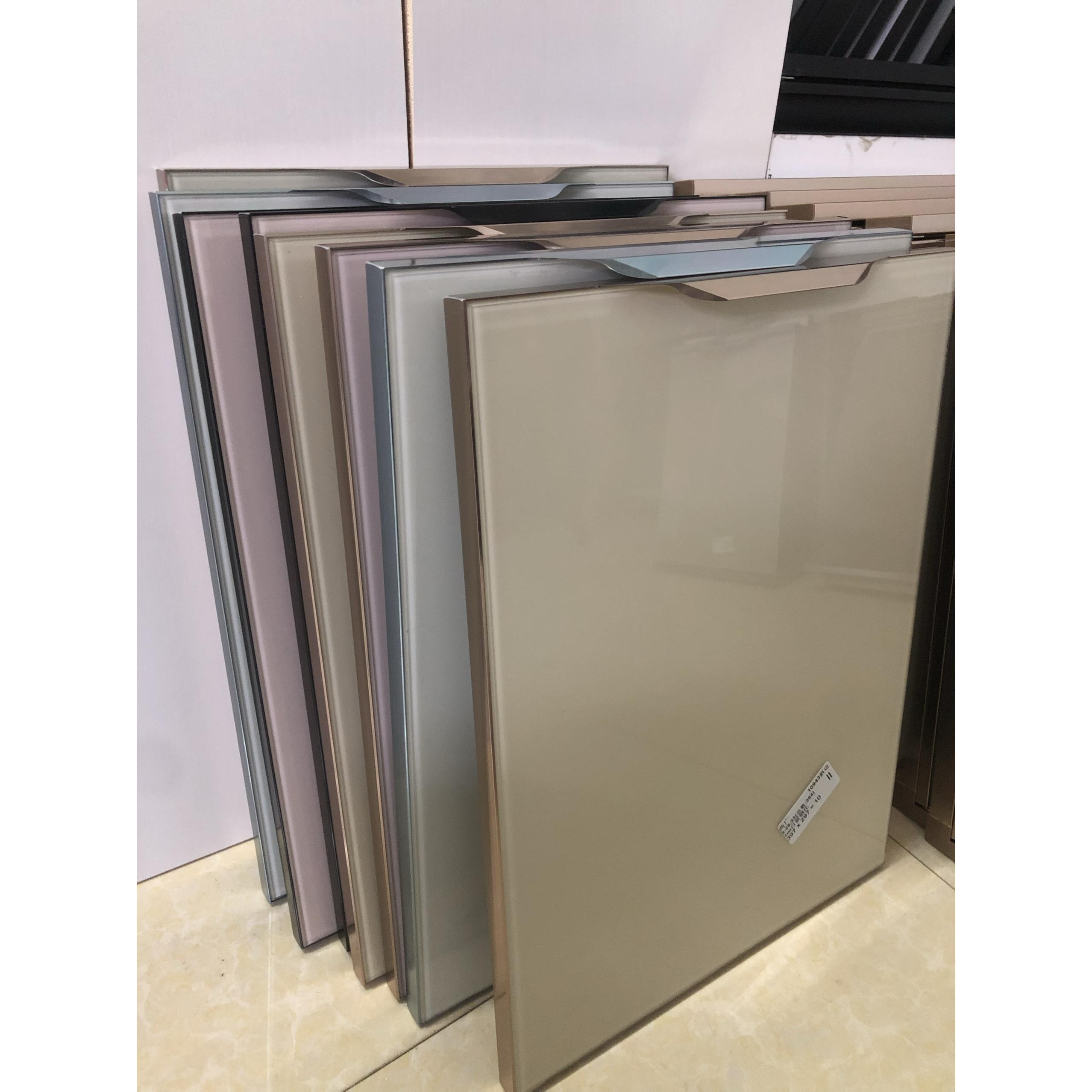 上柜门隐边免拉手高光百搭易清洁，支持定制晶钢们钢化玻璃