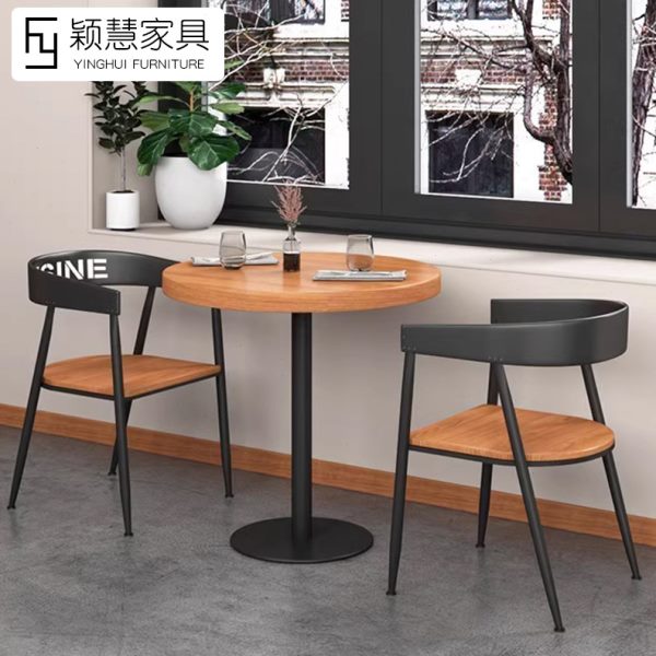腿圆形餐桌椅组合铁艺实木小圆桌小吃店餐饮店酒吧双人四人桌子
