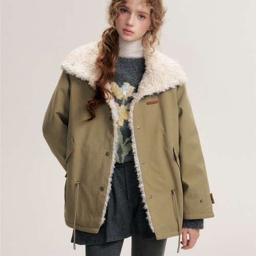 巴恩风抽绳设计羊羔毛领羽绒服