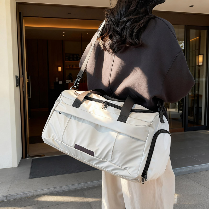 新款户外大容量防水旅行包