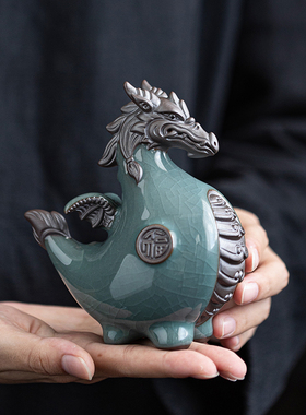 创意陶瓷龙马精神招财客厅玄关酒柜装饰品生肖龙办公桌面摆设