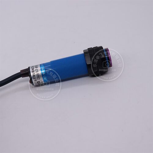 CHIIB中国沪工A级 M18光电开关E3F-DS10C4漫反射直流三线常开10CM